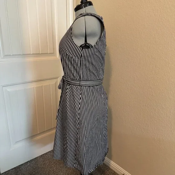 LOFT Black & White Striped Sleeveless Fit & Flare Dress | Size 14 - Picture 2 of 5